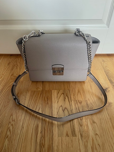Hieno Michael Kors laukku