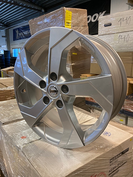 4kpl Uudet alut 17” 5x114,3 Nissan alkuperäiset alut