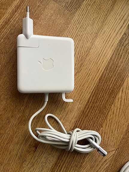 Apple MagSafe 85 Virtalähde MacBookille