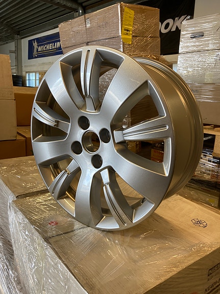 4kpl Uudet alut 16” 4x100 Renault Captur alkuperäiset