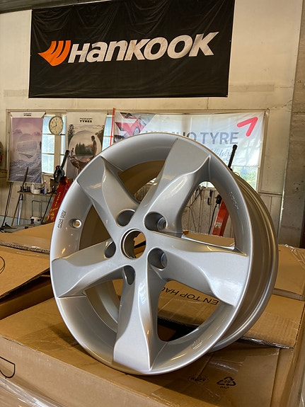 4kpl Uudet alut 16” 5x114,3 Nissan alkuperäiset