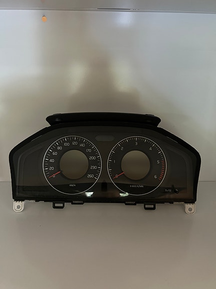 Volvo V70 mk3 mittaristo