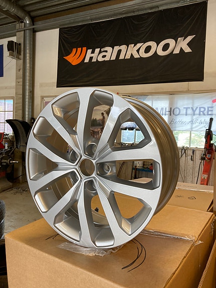 4kpl Uudet alut 17” 5x114,3 Renault alkuperäiset