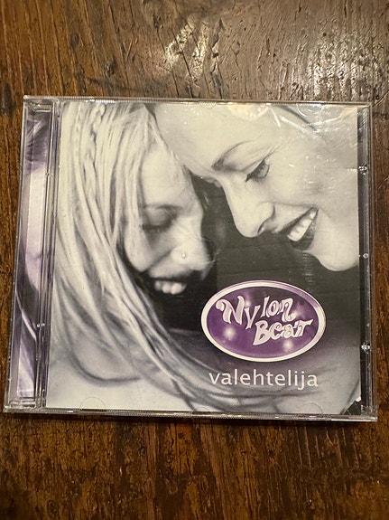 Suomalaisia CD-albumeita 90-luvun loppu ja 2000-luvun alku 5€/levy