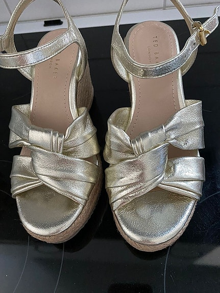 Ted Baker -nahkasandaalit 36