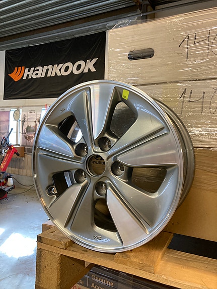 4kpl Uudet alut 15” Nissan eNV200 alkuperäiset