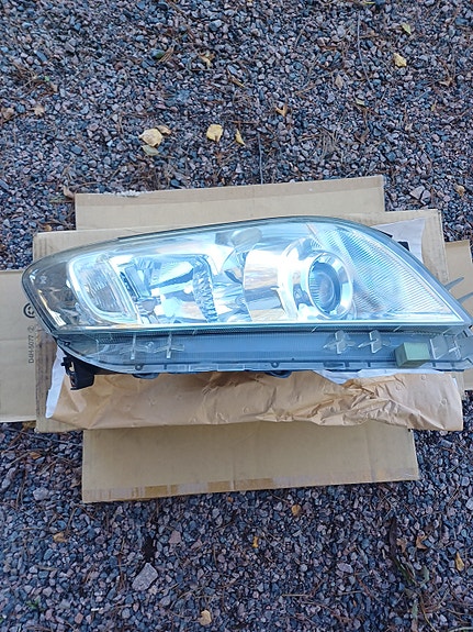 Toyota Rav4 oikea etu valaisin 2009-2012