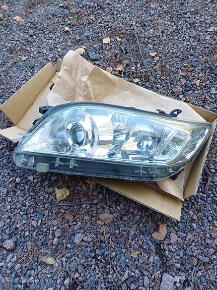 Toyota Rav4 2009-2012 vasen etu valaisin