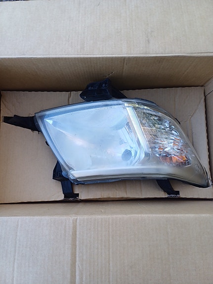 Toyota Hilux 2005-2015 oikea etu valaisin