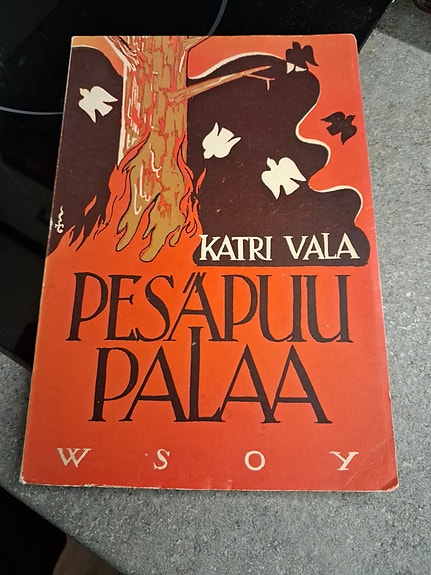 Katri Vala Pesäpuu palaa