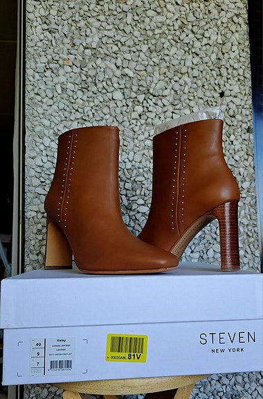 Brand New Aidot 💜 Nahka-Nilkkurit 40 👢