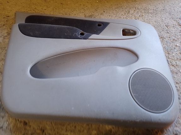 Citroen Xsara Picasso ovipahvit / ovien verhoilut