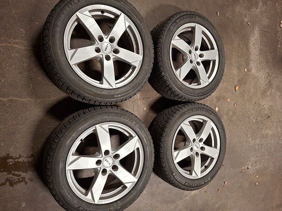 215/55 r 17 Kitkarenkaat Skoda Superb