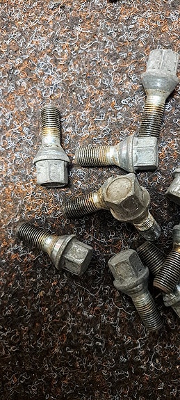 pyörän pultit ja ohjaintapit Fiat