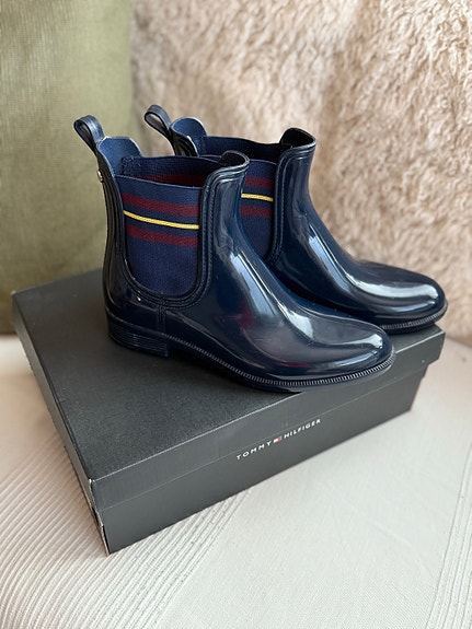 Tommy Hilfiger saappaat koko 39