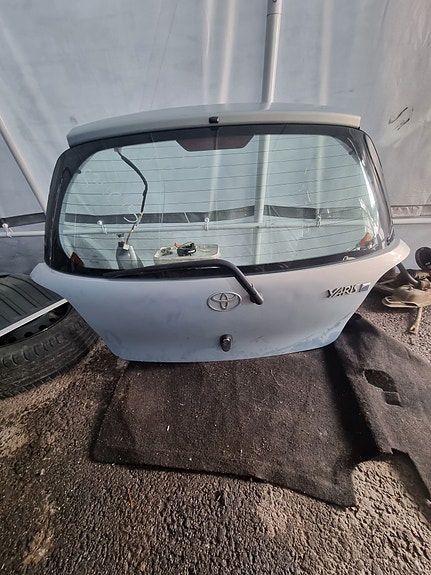 Toyota Yaris 2004 takaluukku