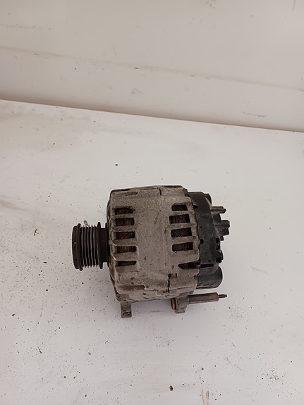 VW CADDY 2010-2015 2.0 TDI Laturi 03L903023