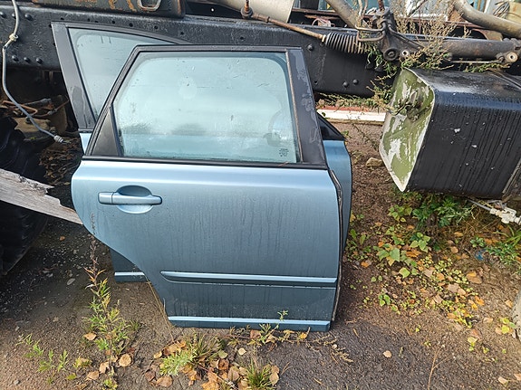 Volvo v50 oikea takaovi