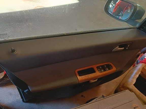 Volvo v50 vasen etuovi