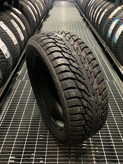215/55-18 Nokian Hakkapeliitta 9