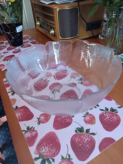 Iso lasi kulho