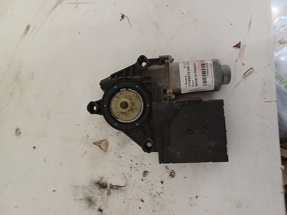 VW CADDY 2010-2015 2.0 TDI Lasinnostimen moottori oikea etu 1T0959701AFZ1A