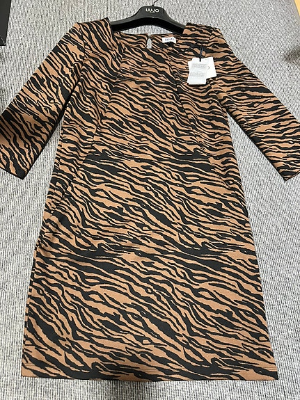 Product image 1 of 9