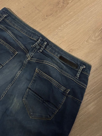 Product image 12 of 16