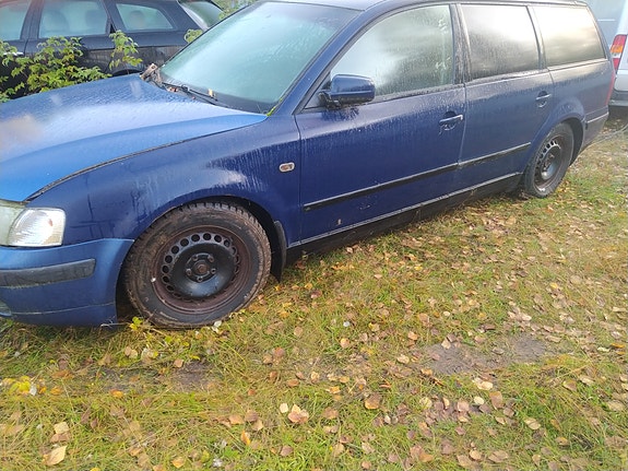 VW Passat Variant 1,9TDI automaatti varaosiksi