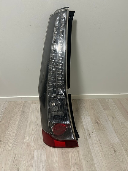 Mitsubishi Grandis vasen takavalo