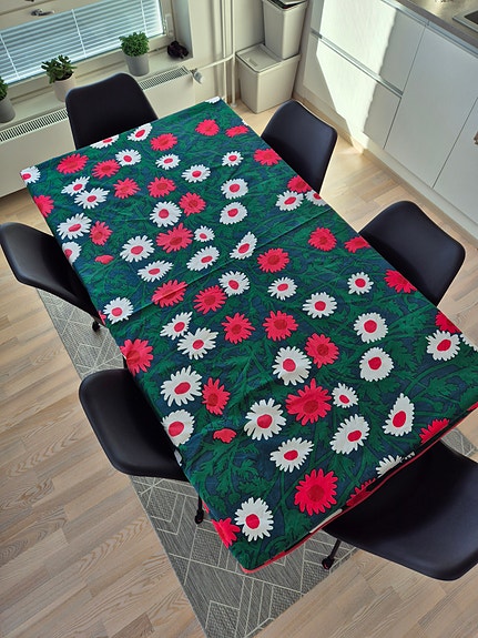 Marimekko Maija Isola Mehiläinen 1975 iso klassikko pöytäliina