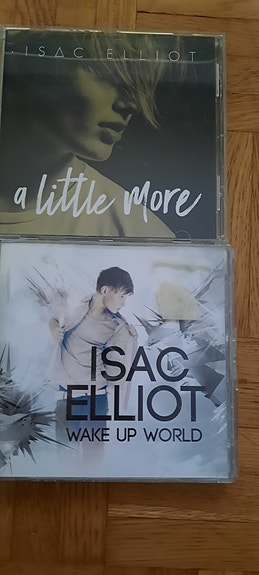 Isac Elliot  2 eri cd voidaan myydä erikseen