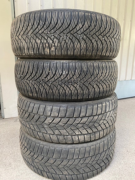 Kitkarenkaat  215/55/R18 4 kpl