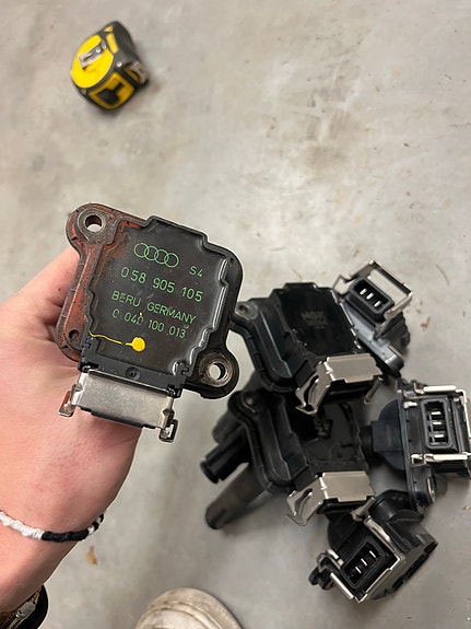 Audi sytyspuolat 5 kpl - 058 905 105
