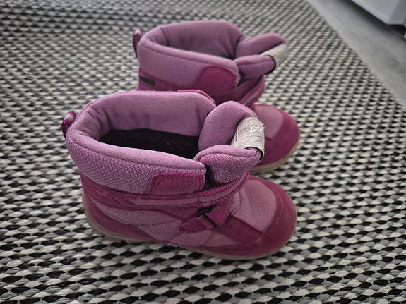 Viking kengät koko 24