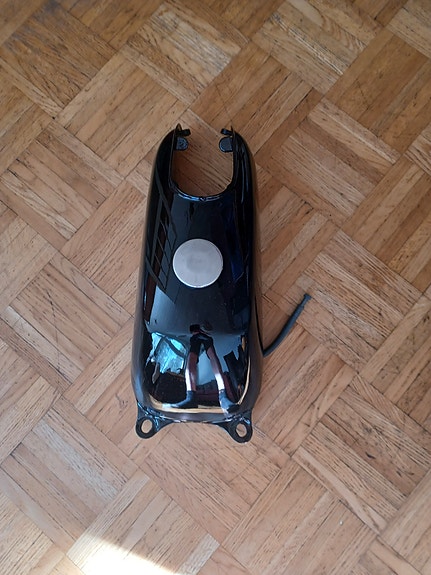 suzuki pv50 polttoainetankki