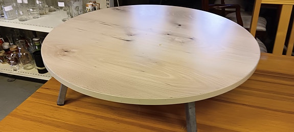 Pyöreä Matala pöytä