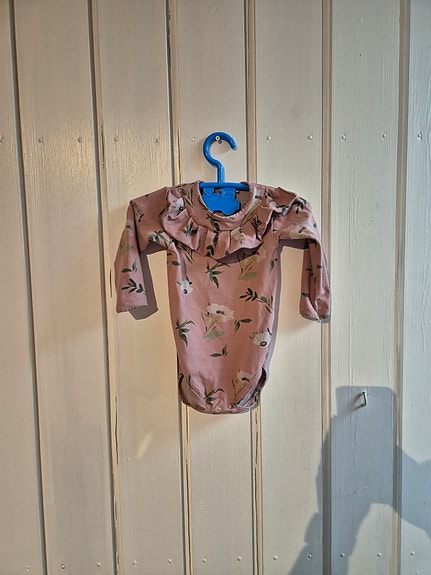 Metsola lasten body 80 vaaleanpunainen kukkakuosi