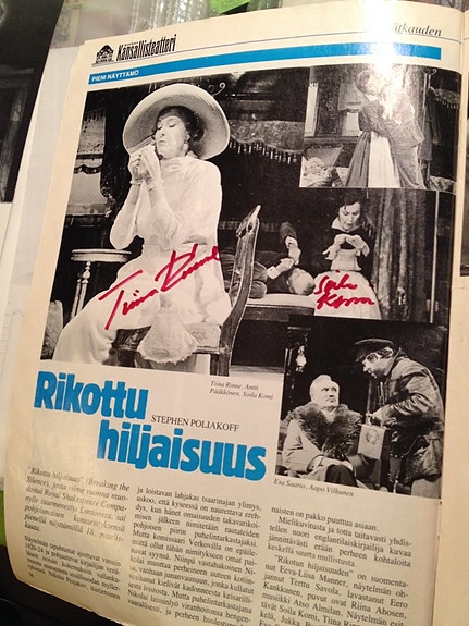 Tiina Rinne & Soila Komi nimikirjoitukset Väliverhossa