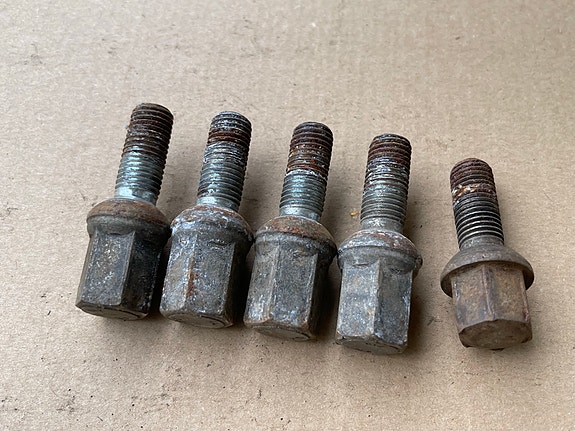 Mercedes-Benz alumiinivanteen pyöränpultteja M12X1.5