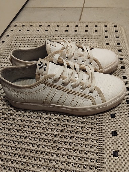 Adidas lenkkarit 38
