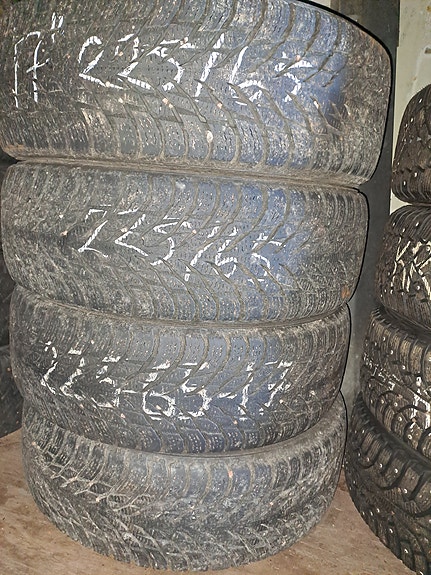 Nokian hakkapeliitta R 225/65-17