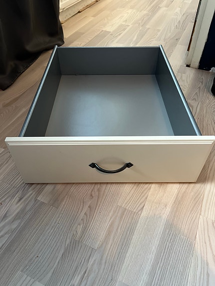 Myydään 4kpl Ikean pax sarjan vetolaatikkoa. 4kpl hintana 20e. 1kpl 10e.