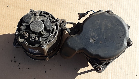 Audi 90 v. -87 - 89 laturit, 2 kpl