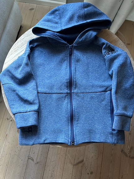 Adidaksen huppari koko 110