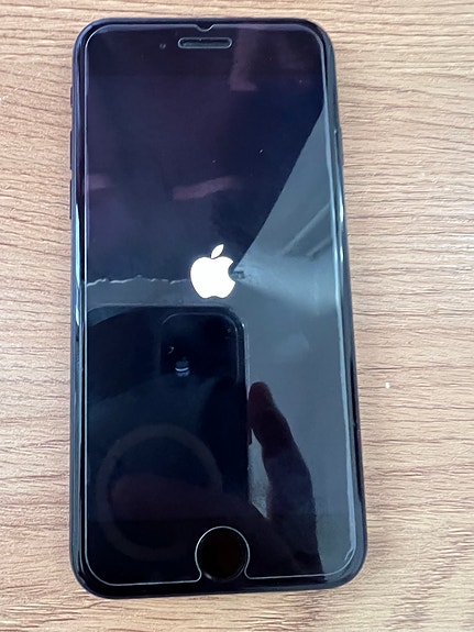 Apple iPhone SE (2-3 gen) 64 GB älypuhelin