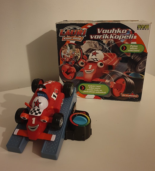 Lauri kilpa-auto. Vauhko varikkopeli.