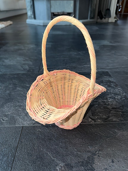 Punottu pieni kori