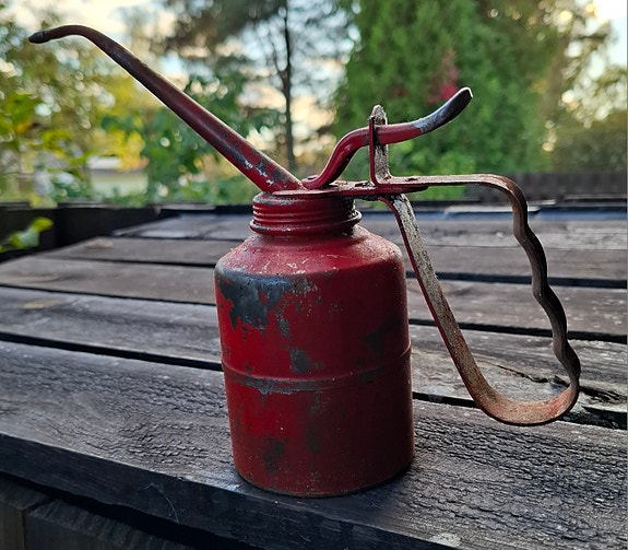 Öljykannu Metallinen Punainen