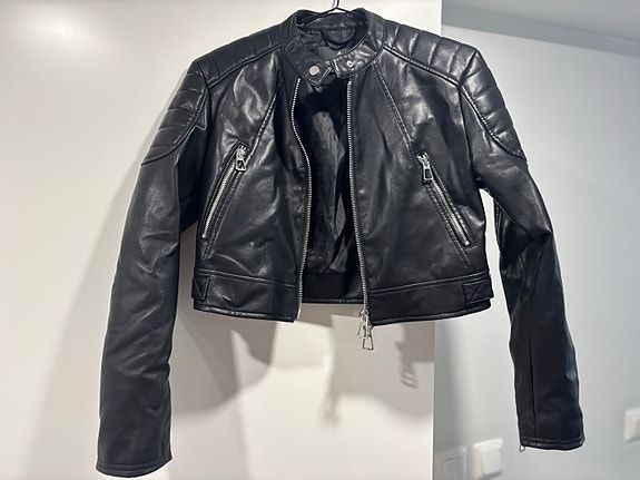 Stradivarius-keinonahkatakki, biker-style, musta